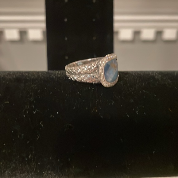 London blue ring in silver setting - Picture 2 of 3
